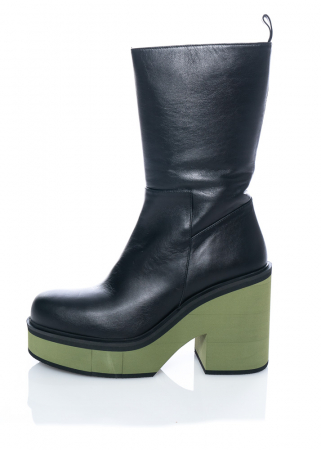 Paloma Barceló, black boots BROOK with green platform heel