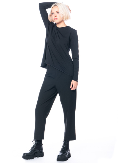 yukai, slightly flared long-sleeved shirt in black