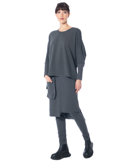 KEDZIOREK, top with longer back and striking cuffs 5342 - NOBANANAS - Image 1