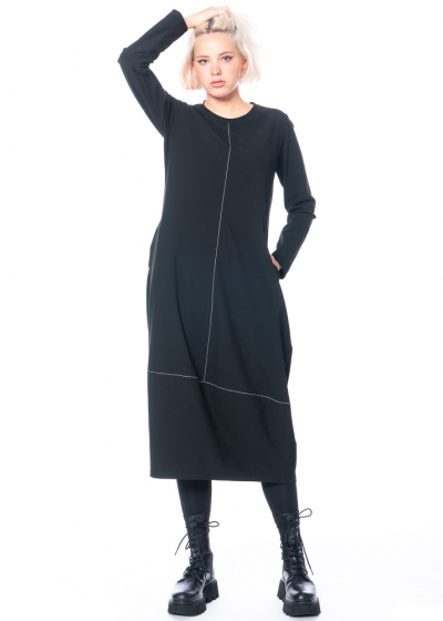 yukai, schlichtes schwarzes Kleid mit langen Ärmeln und feinem Print