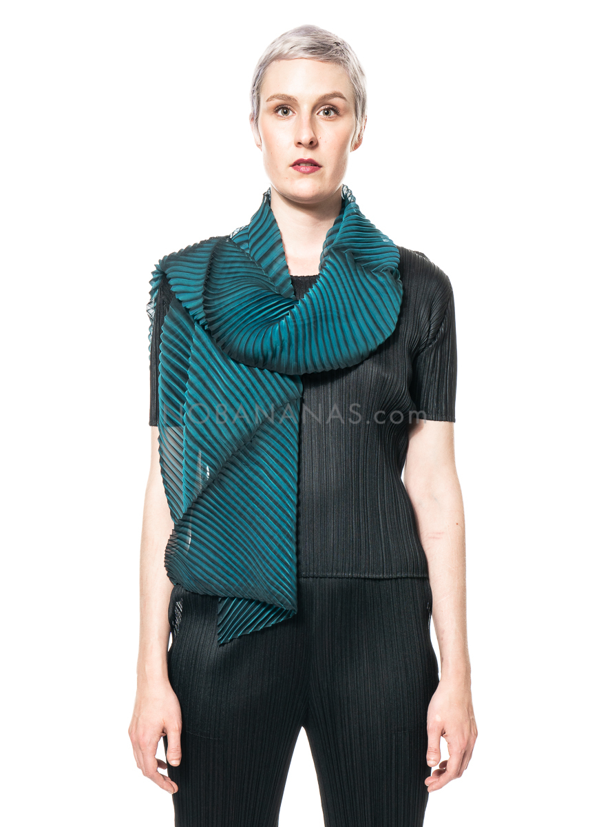 ISSEY MIYAKE ZIGZAG PLEATS SCARF Knitted Scarf Issey Miyake Pleats