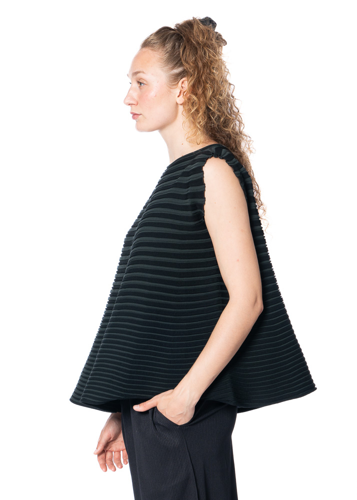 PLEATS PLEASE ISSEY MIYAKE, sleeveless top BOUNCE KNIT charcoal