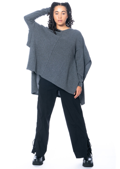 annette görtz, wide cut sweater Gin with center seam